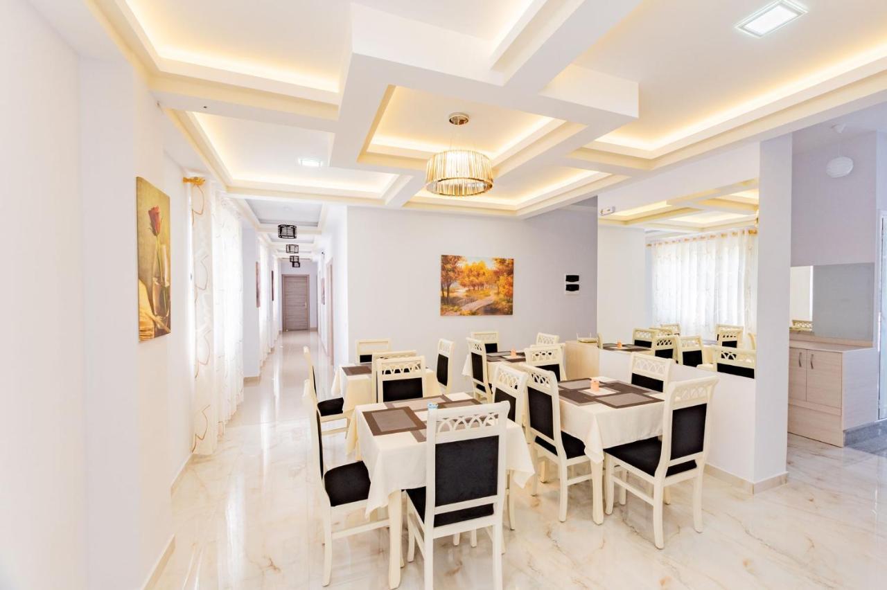 The City Gate Hotel Sarandë Esterno foto
