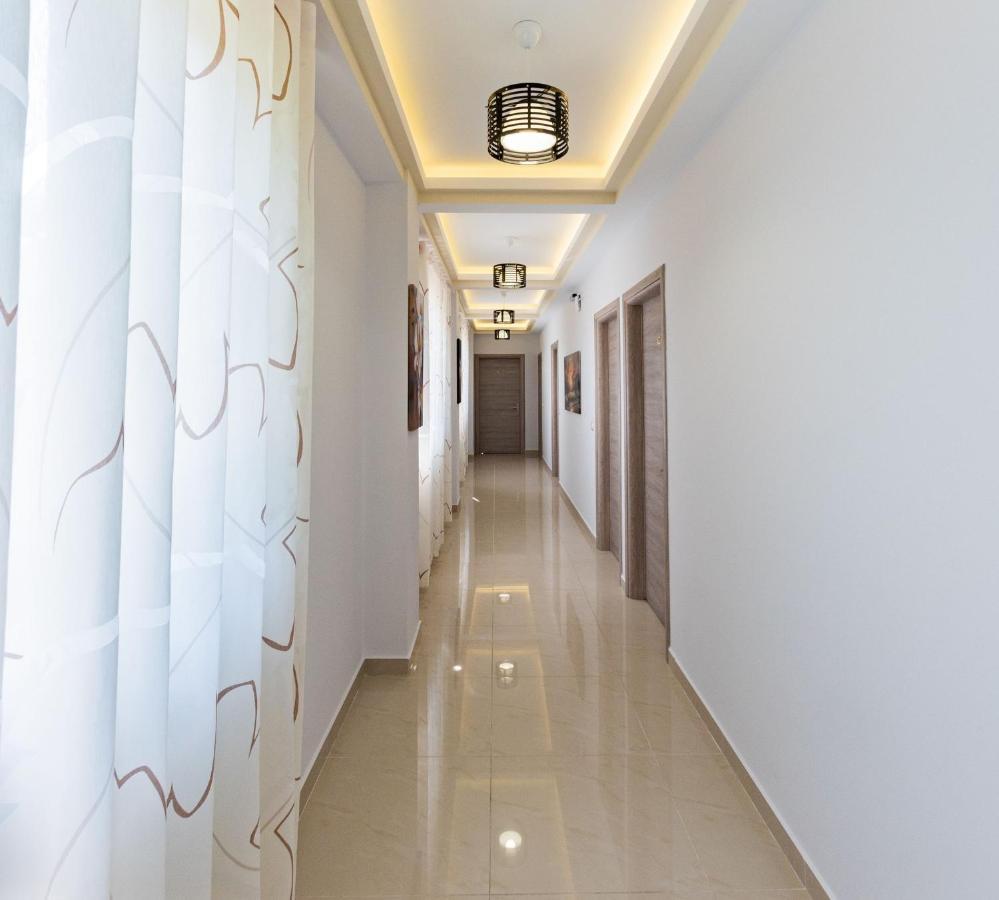 The City Gate Hotel Sarandë Esterno foto