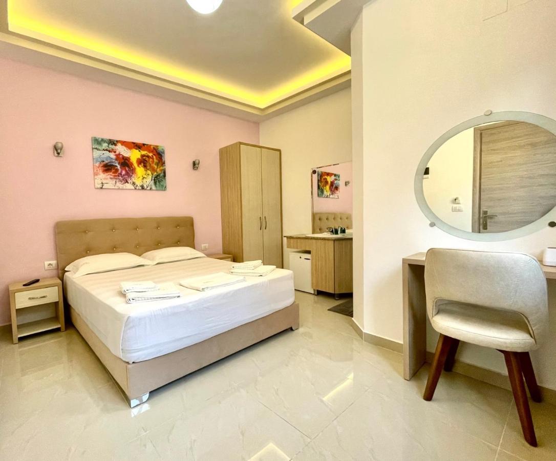 The City Gate Hotel Sarandë Esterno foto