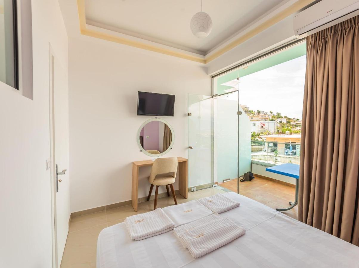 The City Gate Hotel Sarandë Esterno foto