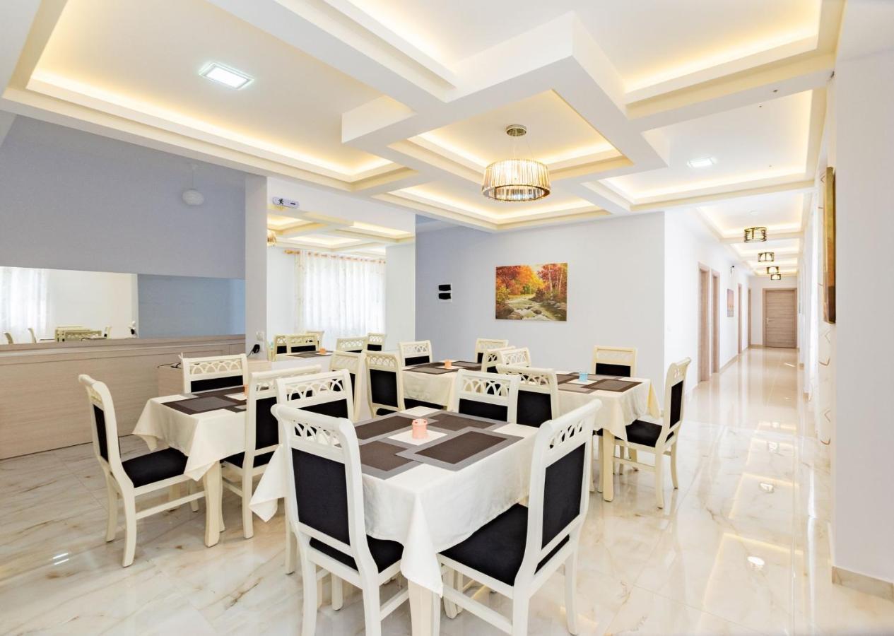 The City Gate Hotel Sarandë Esterno foto