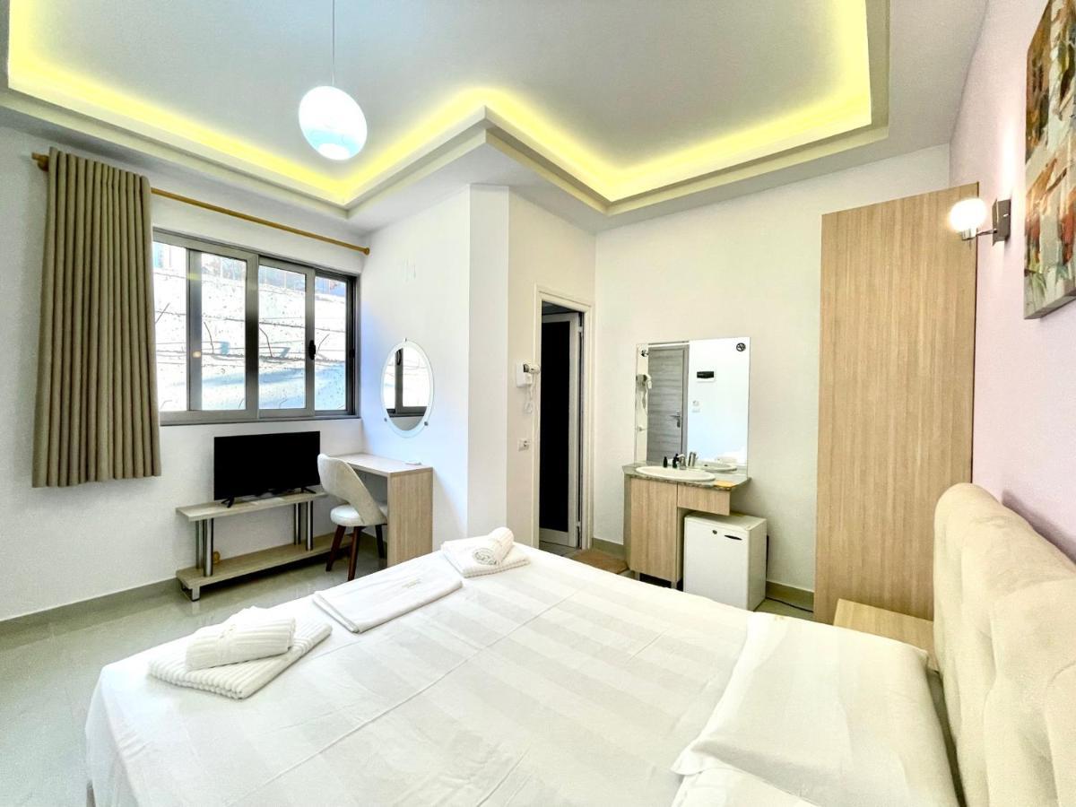 The City Gate Hotel Sarandë Esterno foto