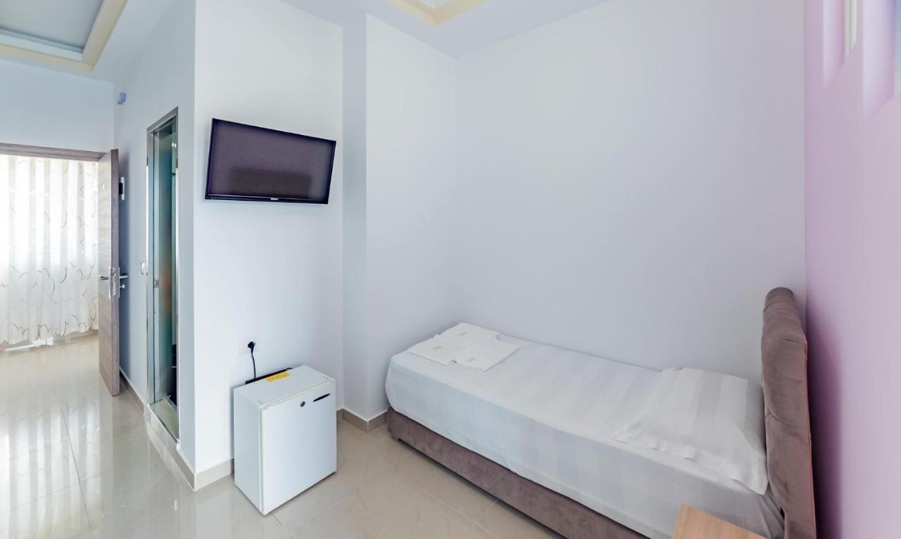 The City Gate Hotel Sarandë Esterno foto