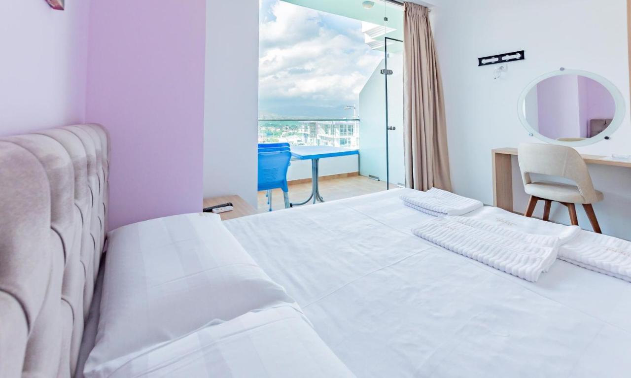 The City Gate Hotel Sarandë Esterno foto