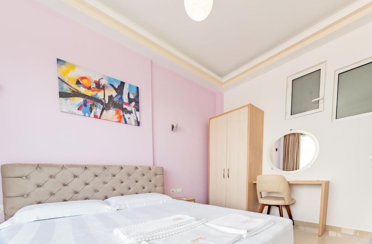 The City Gate Hotel Sarandë Esterno foto