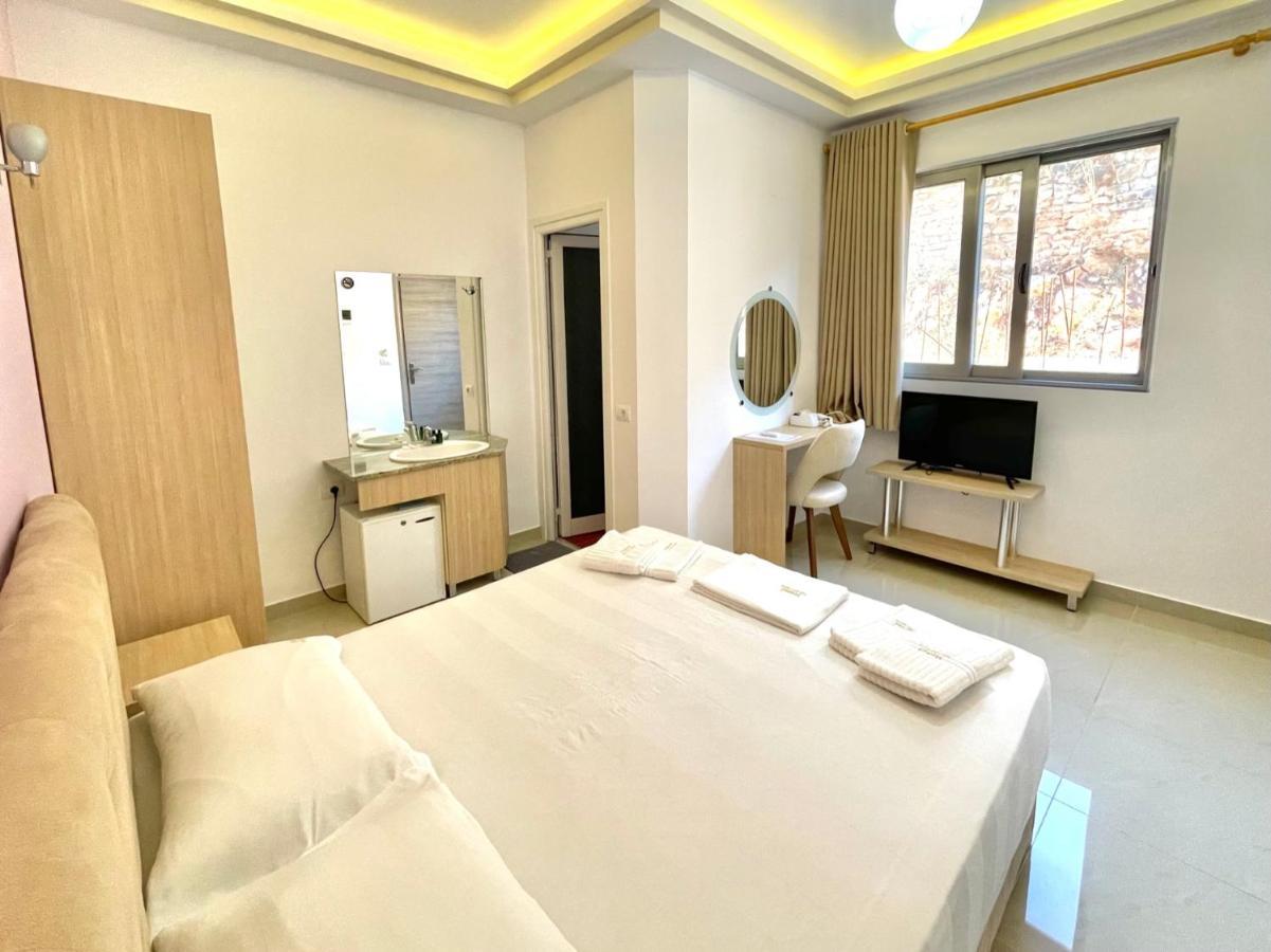 The City Gate Hotel Sarandë Esterno foto