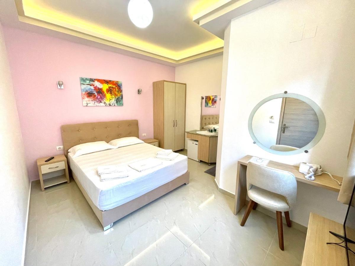 The City Gate Hotel Sarandë Esterno foto