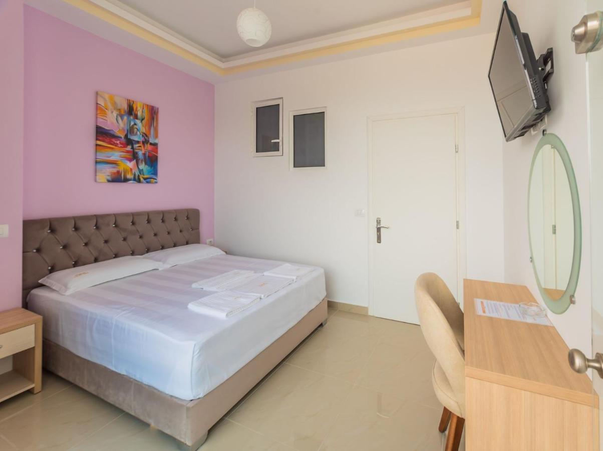 The City Gate Hotel Sarandë Esterno foto