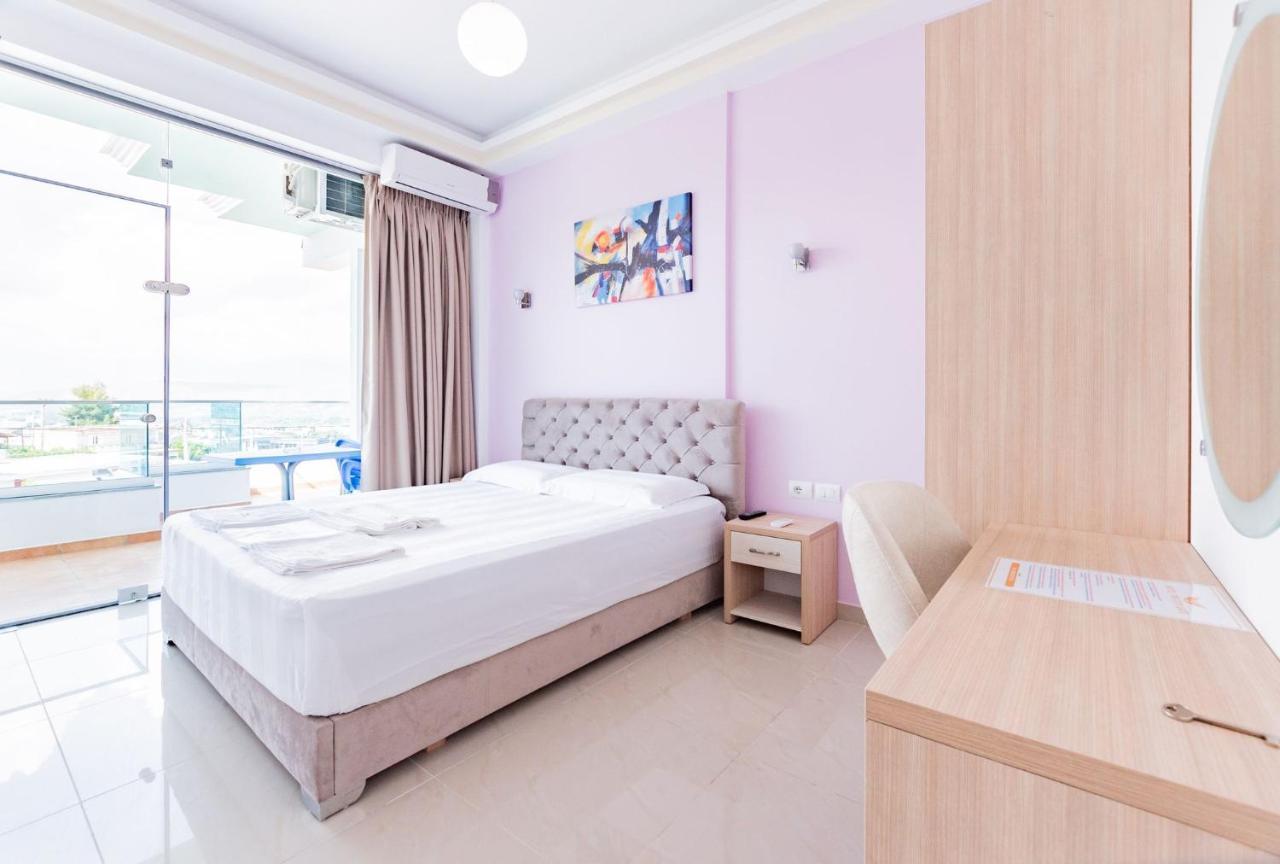 The City Gate Hotel Sarandë Esterno foto
