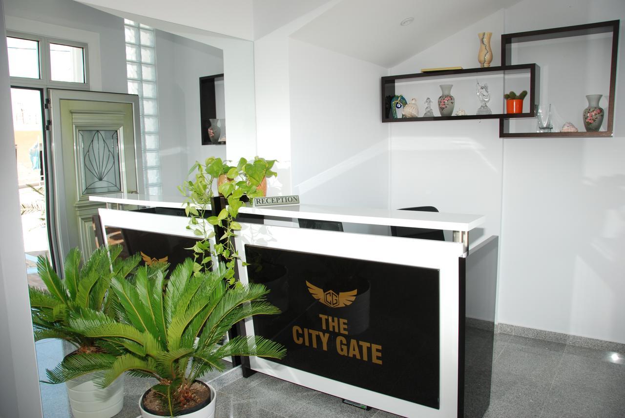 The City Gate Hotel Sarandë Esterno foto