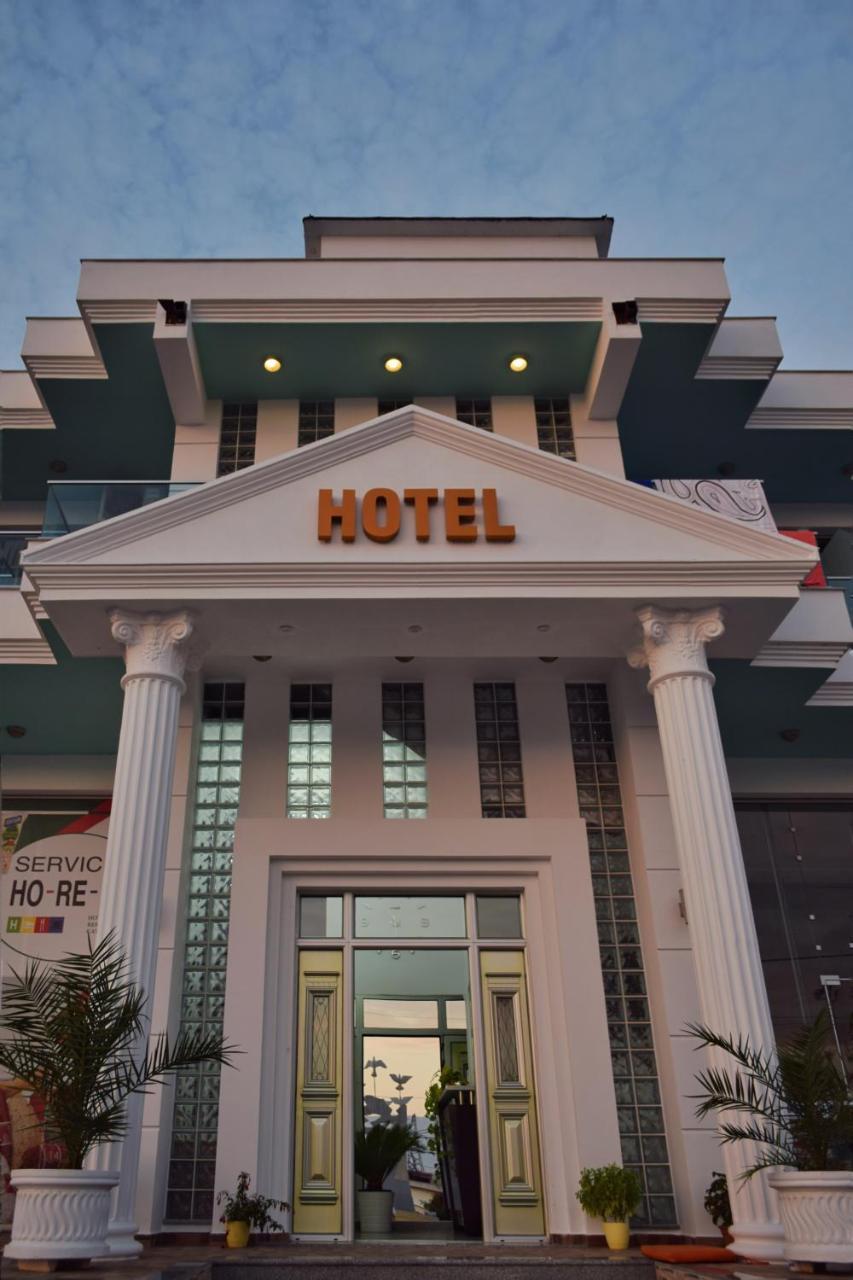 The City Gate Hotel Sarandë Esterno foto